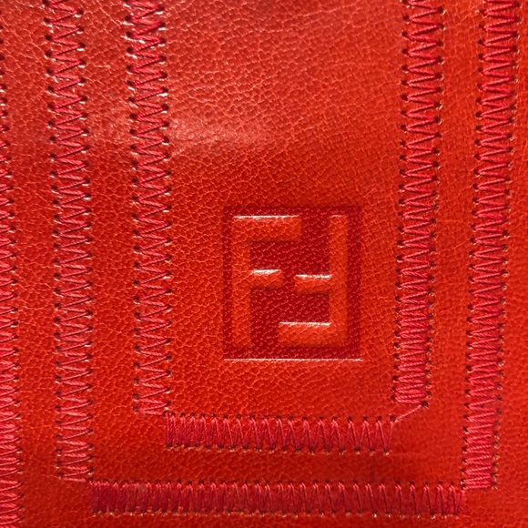 ๐คฉ *AUTHENTIC* VINTAGE 80โs FENDI RED LEATHER CROSSBODY* ๐ - Picture 5 of 16